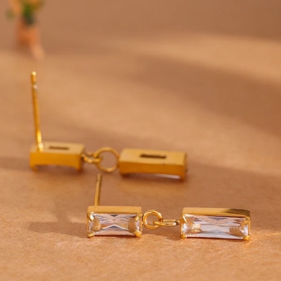 ⭐️classic New 18K Gold Plated CZ  Drop Earrings - Picture 4 of 9